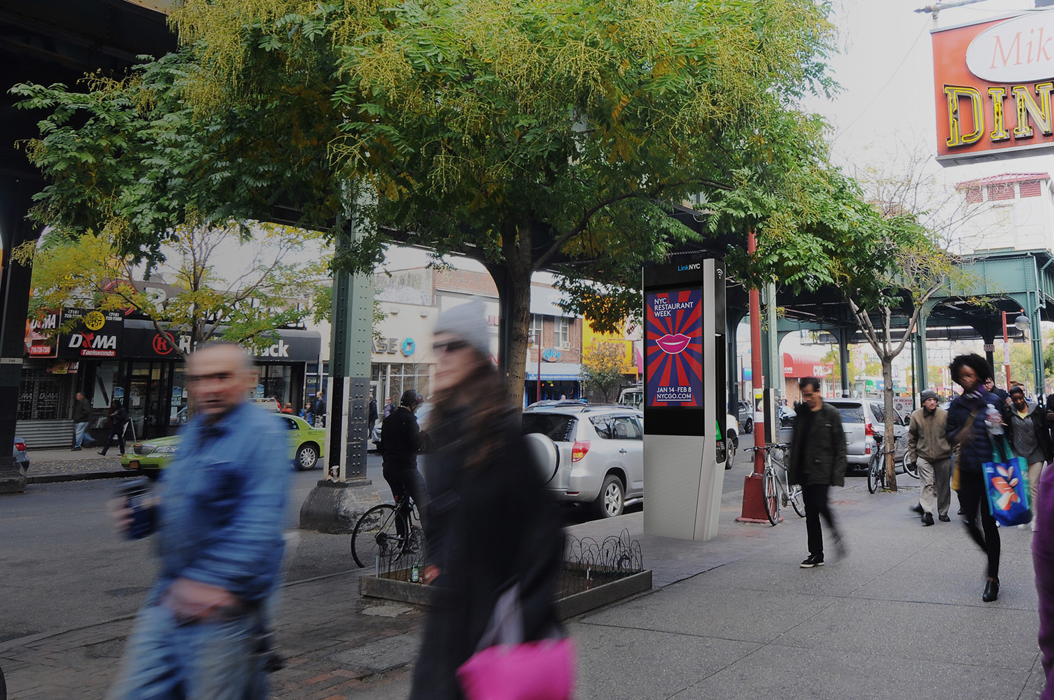 Link-NYC-People-Passing-Kiosk.jpg?fit=75