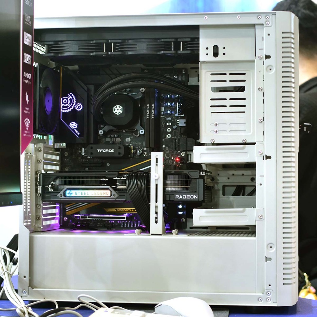 SilverStone FLP02 : un boîtier PC rétro beige 90s pensé pour le hardware moderne 9 flp02 11