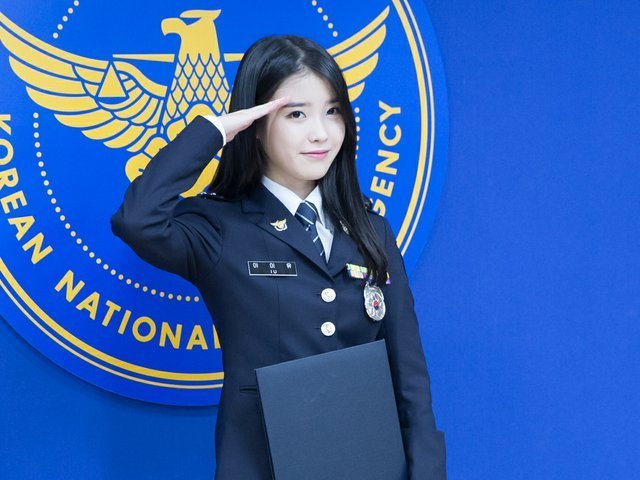 8 Gorgeous Photos Of IU The Senior Police Officer!
