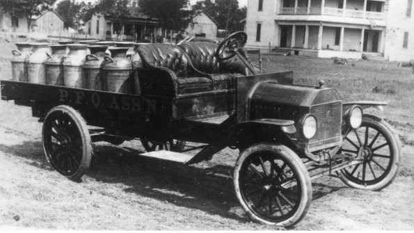 運送牛奶車 (milk delivery truck)/圖片來源：The Portal to Texas History 