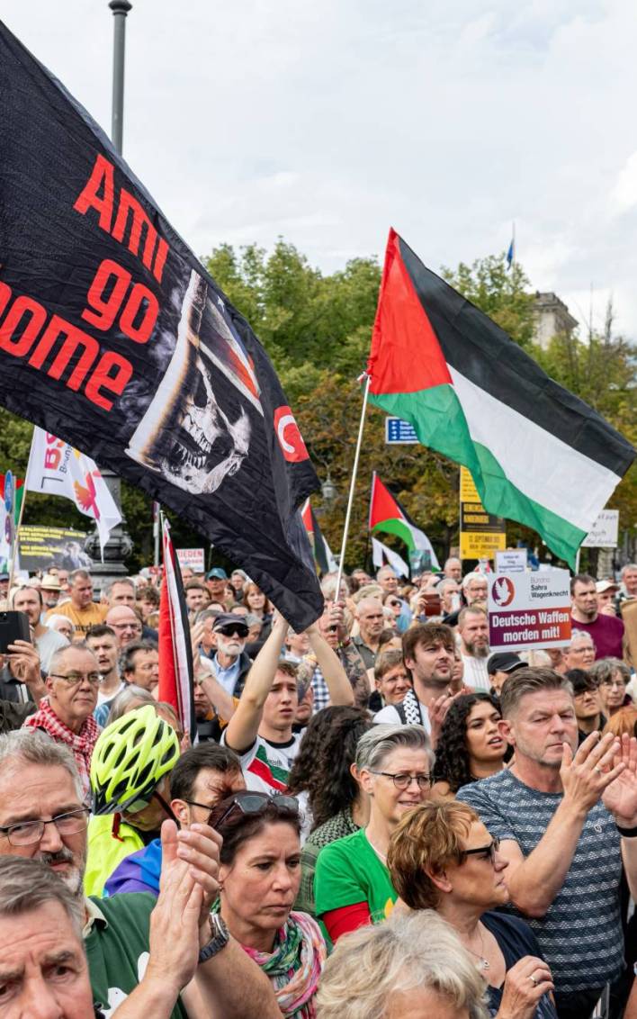 مظاهرة تحت شعار «أوقفوا الإبادة الجماعية في غزة» بالعاصمة الألمانية برلين في 13 سبتمبر 2025 (د.ب.أ)