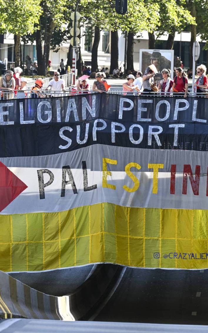 احتجاج تحت شعار «ارسموا خطاً أحمر لغزة»، في العاصمة البلجيكية بروكسل في 7 سبتمبر 2025 (إ.ب.أ)