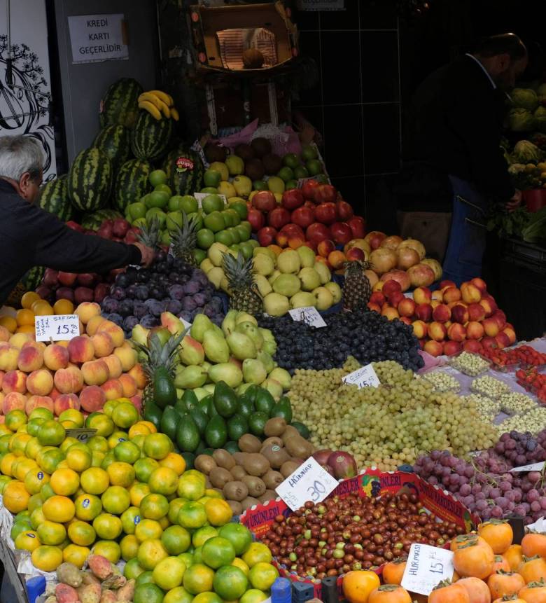 الخضراوات الطازجة والمجمدة متقاربة من حيث القيمة الغذائية (رويترز)