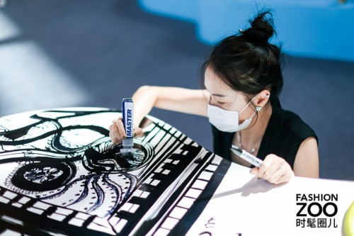弄“潮”新天地_FASHION ZOO艺术特展展现青年力量 弄“潮”新天地_FASHION ZOO艺术特展展现青年力量