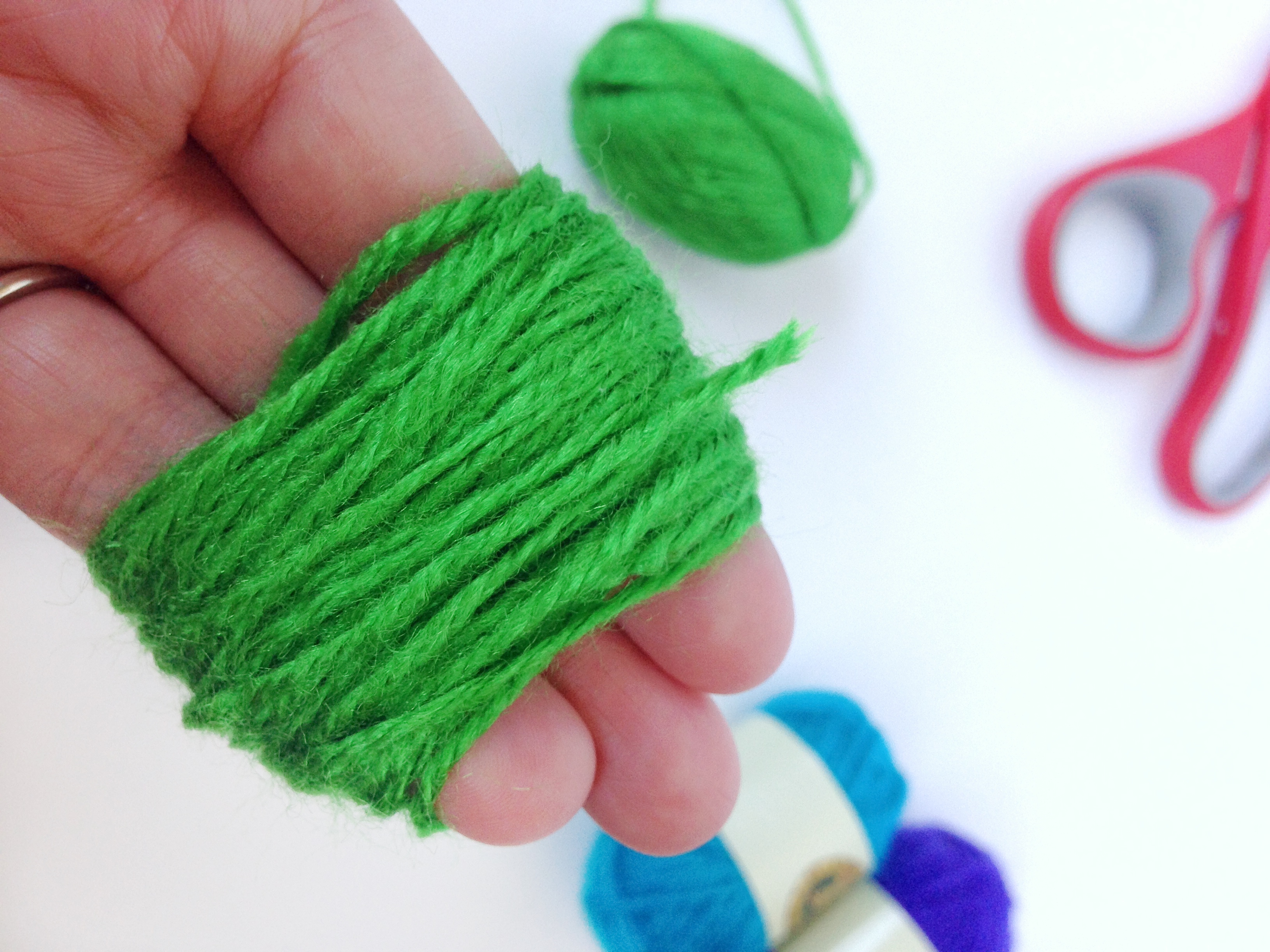 DIY Yarn PomPom Bookmarks