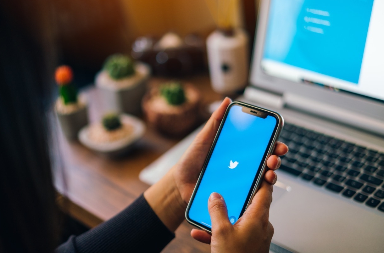 How to Delete Twitter Search Suggestion