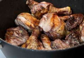 συνταγή κόκορας κρασάτος: κοκ-ο-βεν Βουργουνδίας syntagi kokoras krasatos - coq-au-vin Bourgoundias