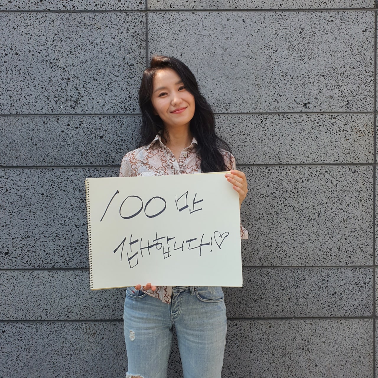 Liputan6.com, jakarta escape from mogadishu merupakan film bergenre aksi kriminal korea yang dirilis 28 juli 2021. Jo In Sung S Escape From Mogadishu Becomes 1st Korean Film Of 2021 To Surpass 1 Million Moviegoers Soompi
