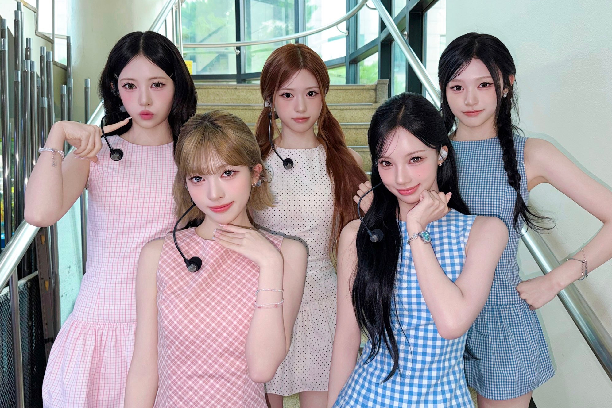 Ver: RESCENE gana el primer programa musical de una cadena de transmisión pública con “Music Core” con “Pretty Girl”; Actuaciones de fromis_9 y más Ver: RESCENE gana el primer programa musical de una cadena de transmisión pública con “Music Core” con “Pretty Girl”; Actuaciones de fromis_9 y más