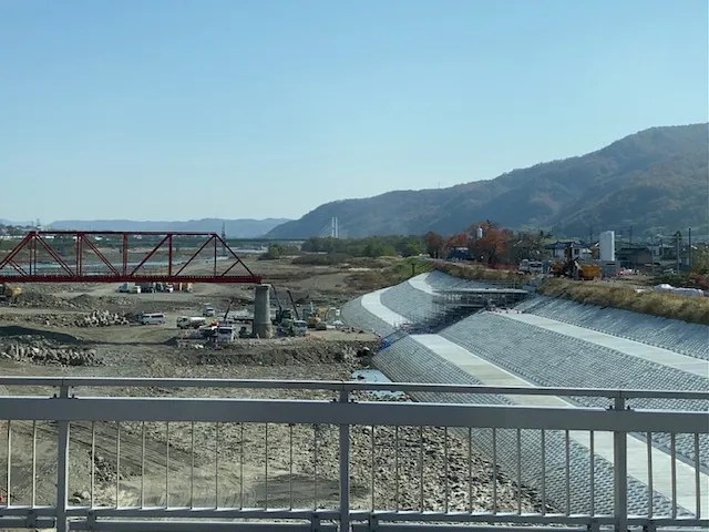 千曲川鉄橋工事中