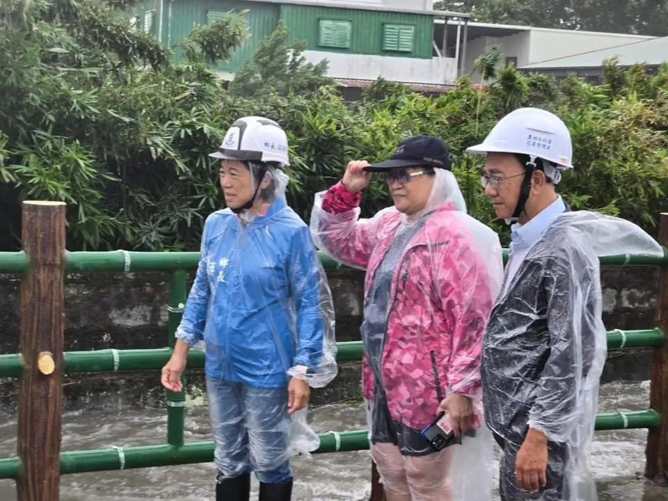 吉安鄉面臨大雨磅礡水位暴漲 游淑貞同農田水利署排除障礙