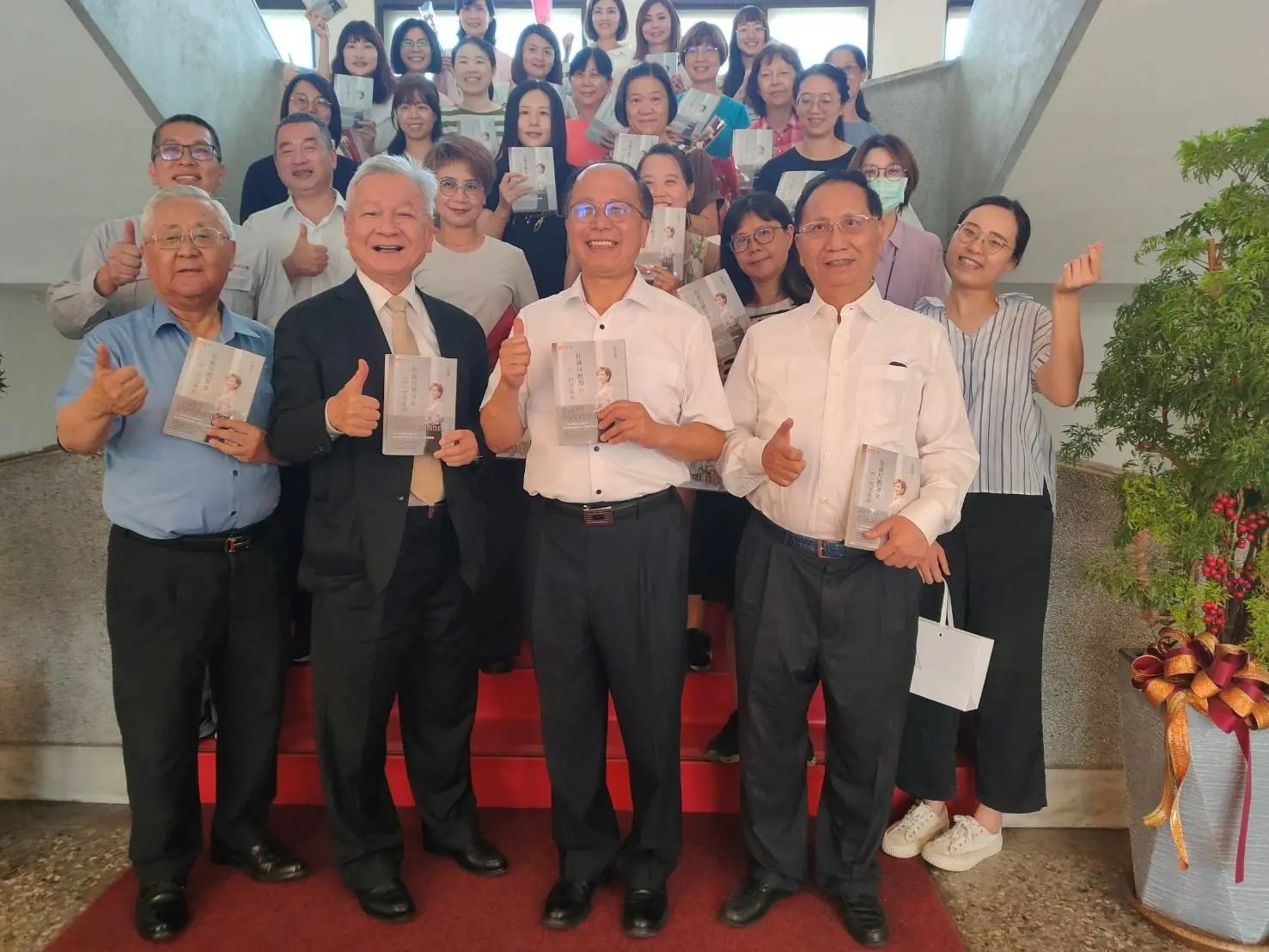 母親節前夕 臺中港警總隊贈禮品慰勞慈母心