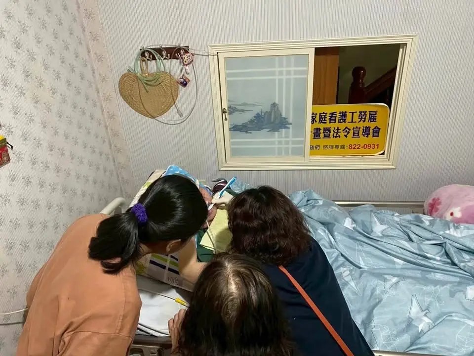 八十歲免評聘看護移工即日起上路