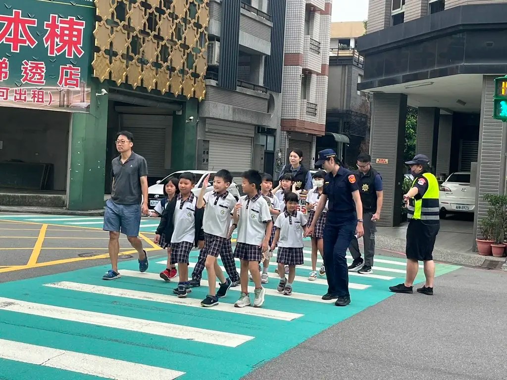 新學期開學 台中六分局啟動護童勤務  守護學童上學安全