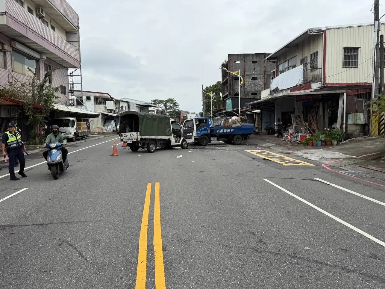 數位螢幕展示南投智慧觀光地圖與低碳旅遊路徑規劃
