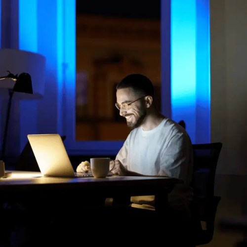 Twoje leady są w „czarnej dziurze” Dark Funnel? Zobacz, jak ją rozświetlić