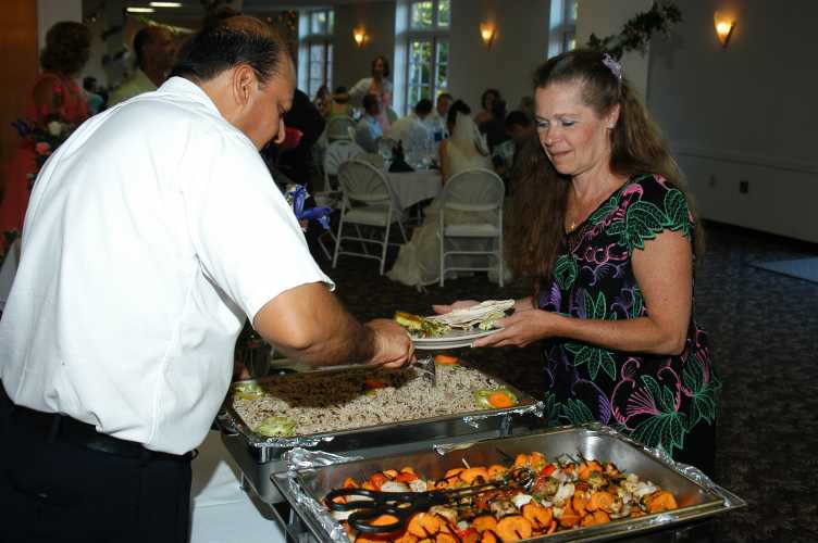 Steps to plan a wedding on a $1,000 budget · make sure to create a check list · buy cheap and elegant wedding dress · find cheap wedding venues. 7 Steps For An Awesome Cheap Wedding