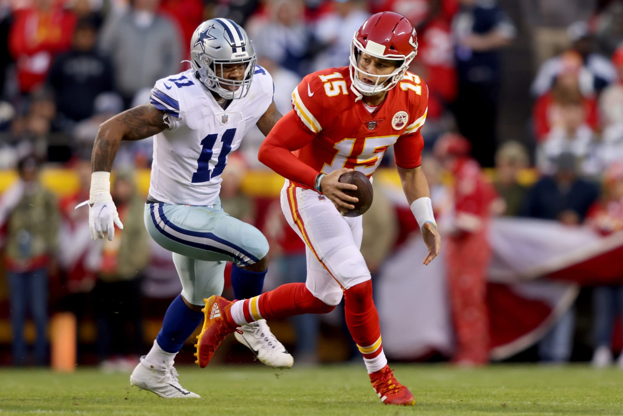 Patrick Mahomes taking seat on crowded Micah...