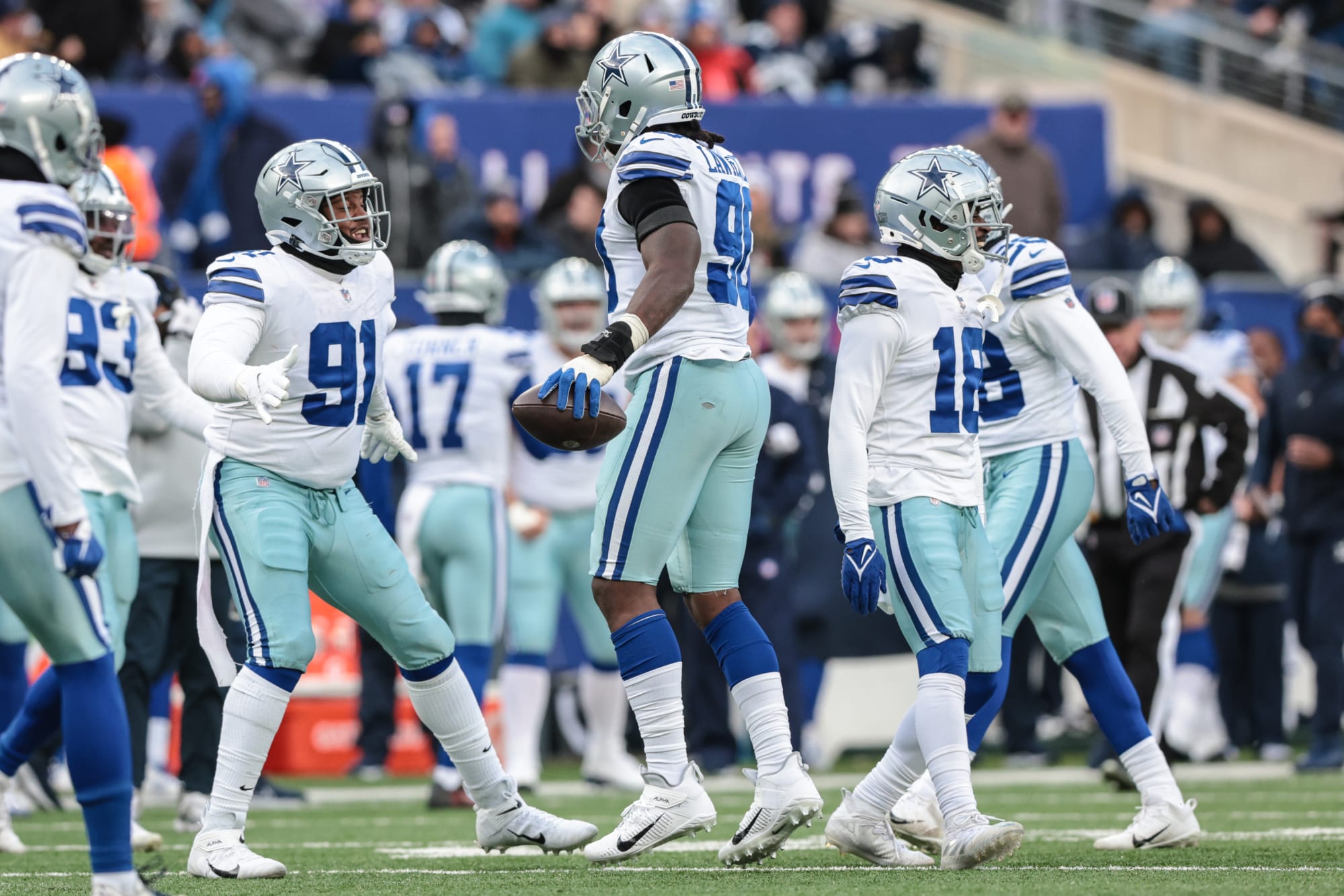 Cowboys' defense is peaking, but the offense is...