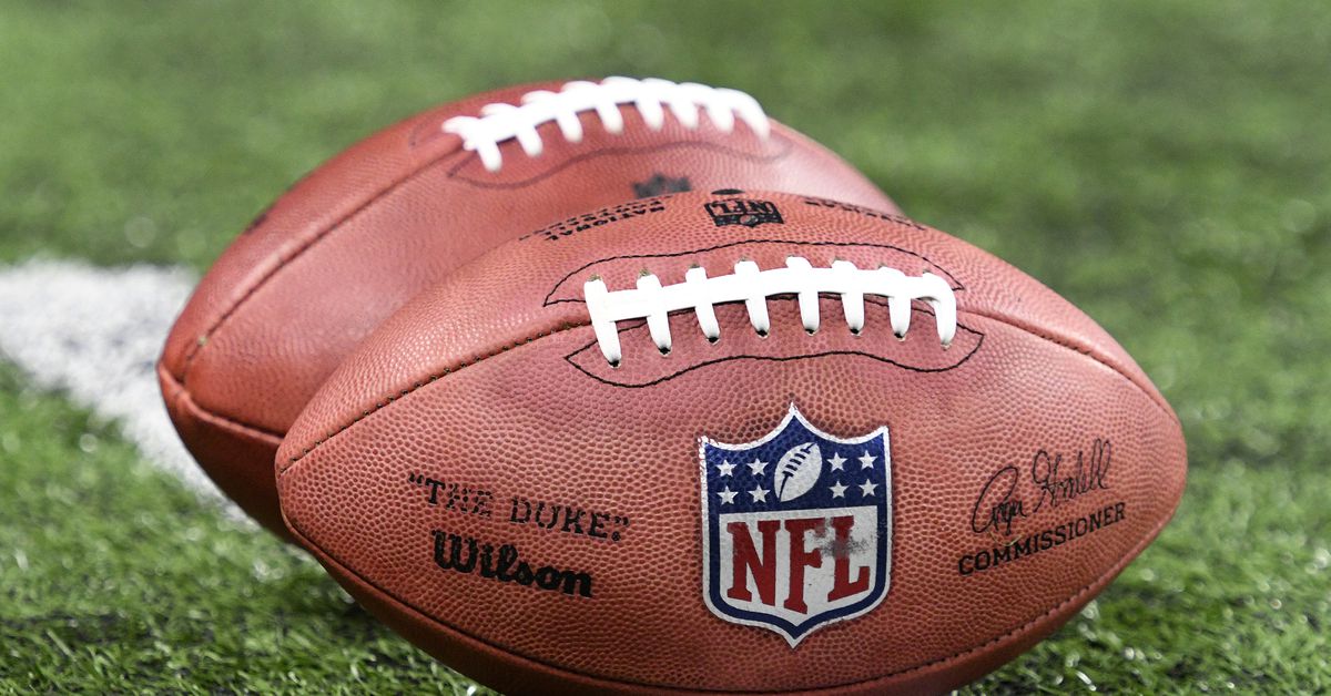 NFL Week 17 (2022) early games live discussion