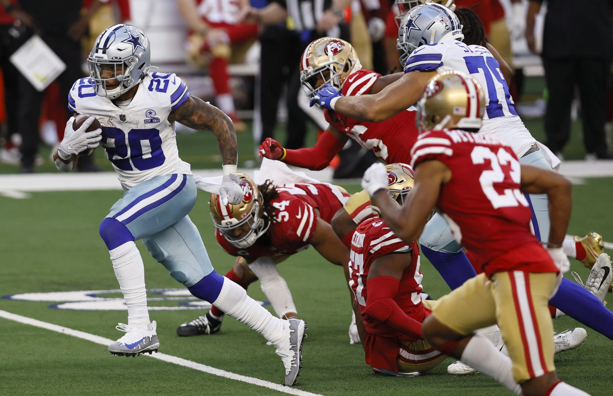 Watch Cowboys, 49ers fans stampede into Jerryworld...