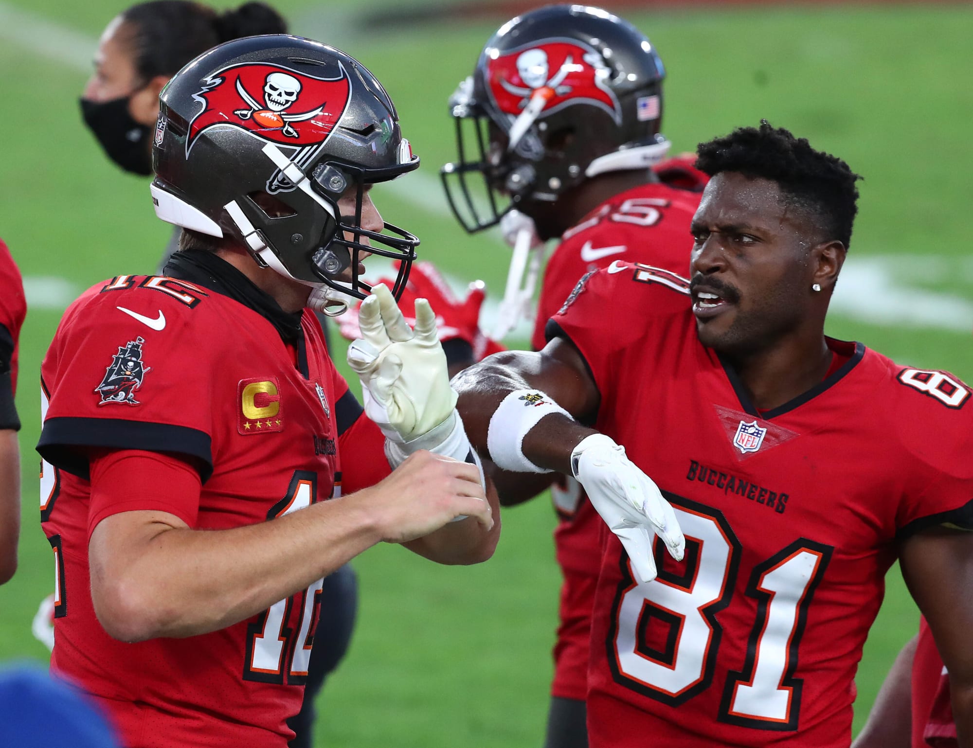 Antonio Brown burns another bridge, takes aim at...
