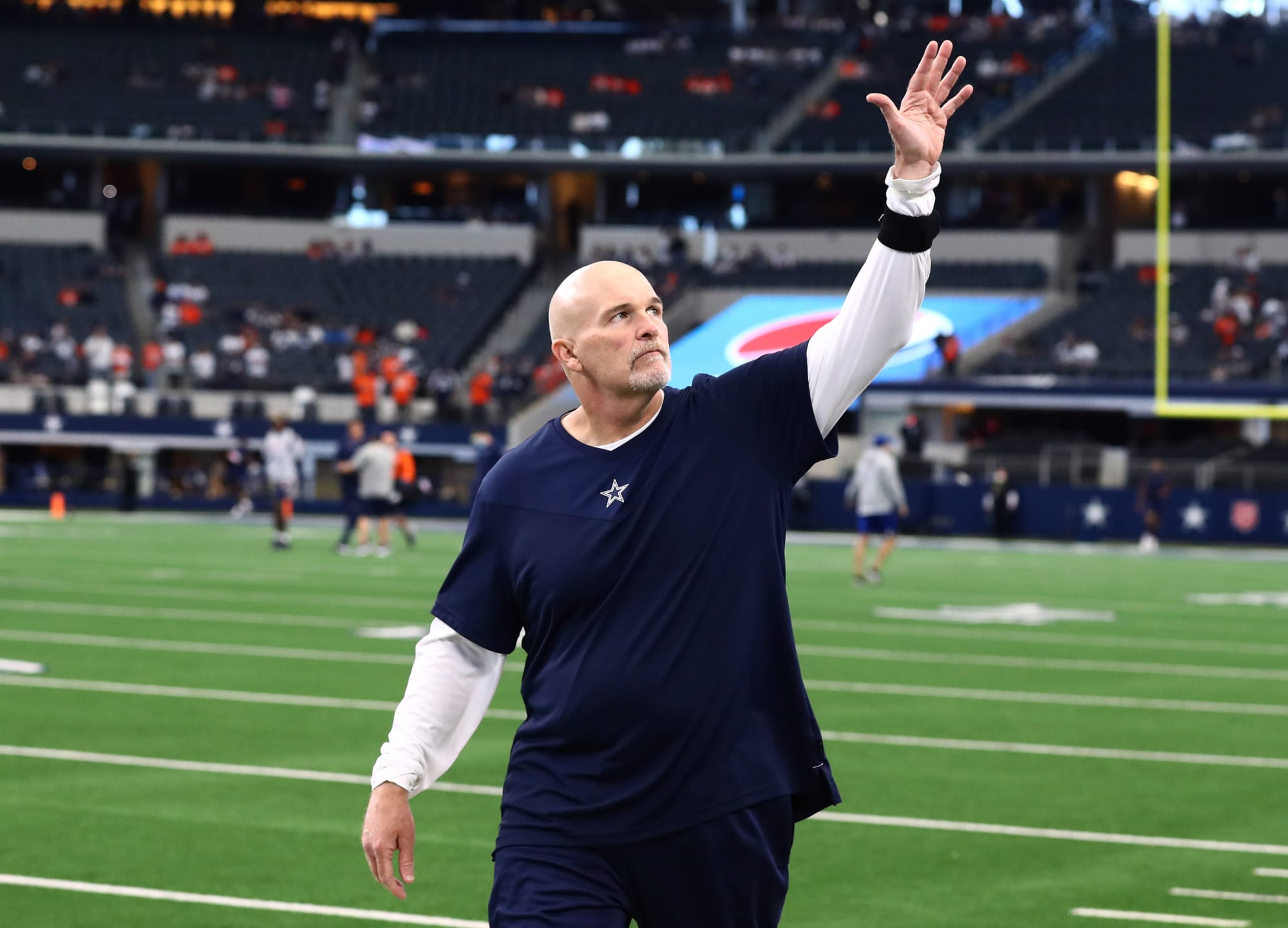 Cowboys DC Dan Quinn top contender for 2 NFL head...