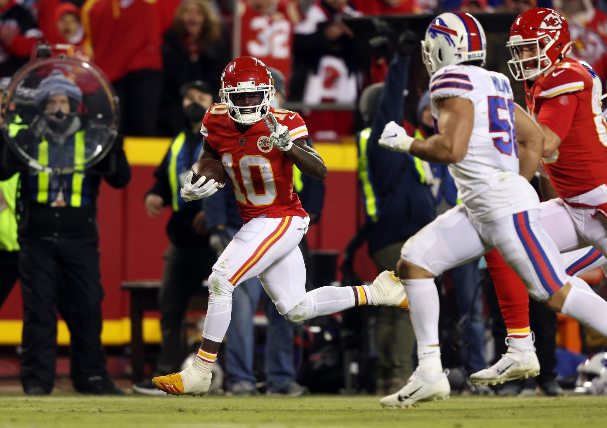Updated NFL Mock Draft after Chiefs trade Tyreek...