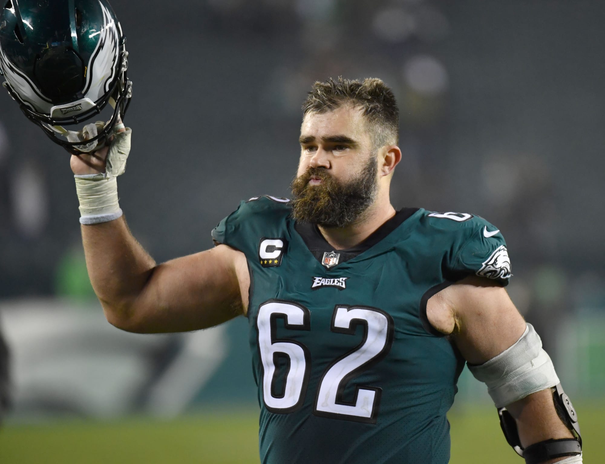 Eagles Jason Kelce sing ‘perfect’ national anthem...