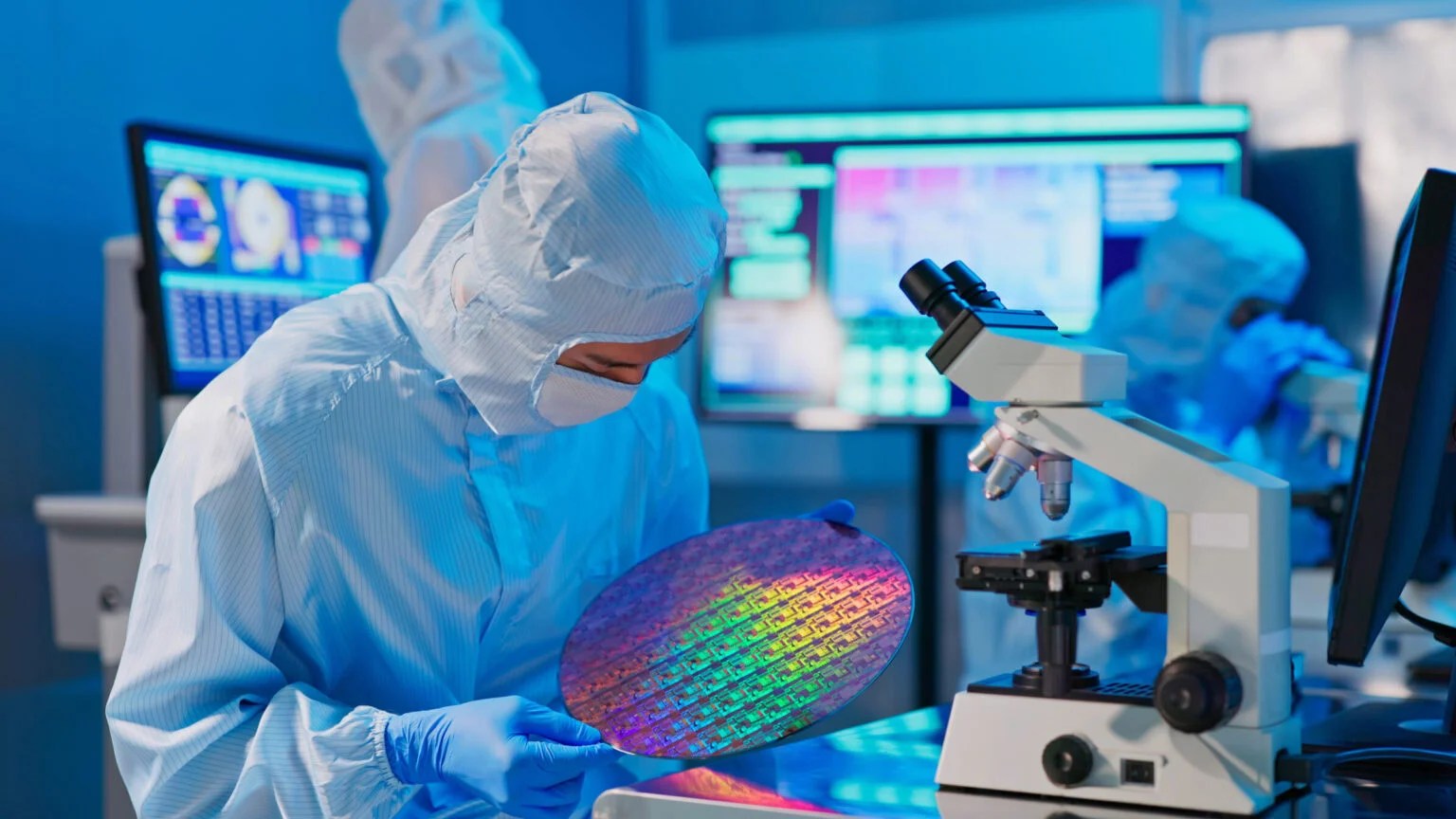 Micron Stock: Why $950 is a HOLD (AI Memory Boom & Risks) (2026)