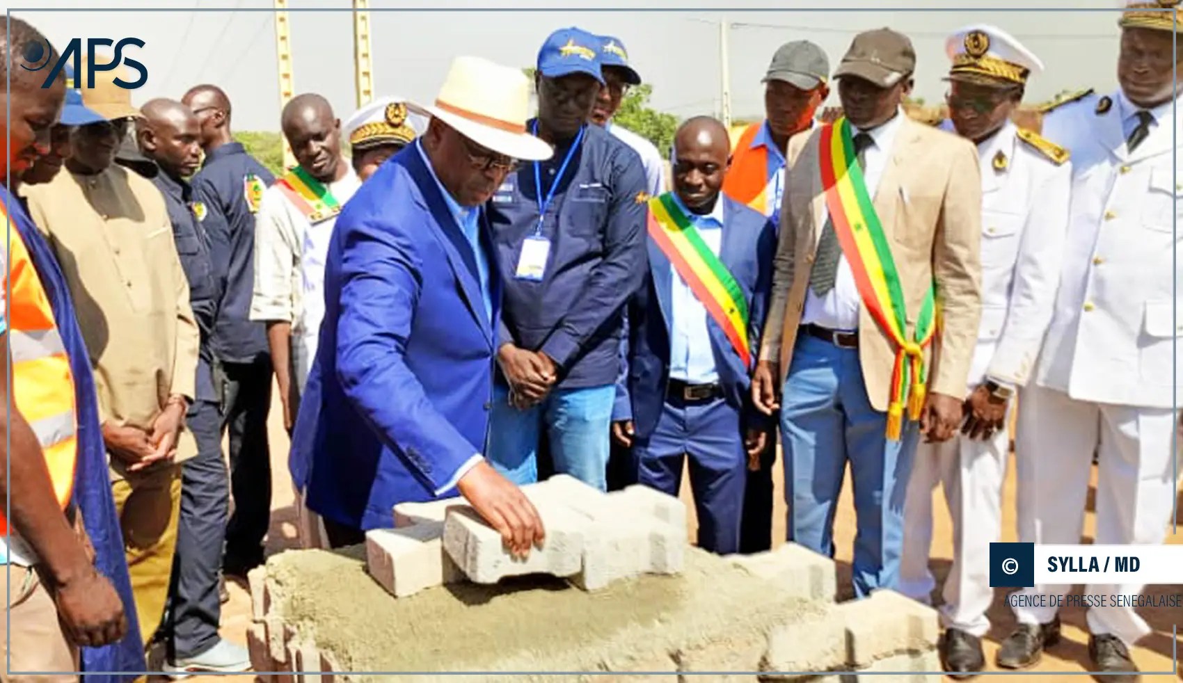 Lire la suite à propos de l’article Kédougou / Bembou : Macky Sall lance les travaux de deux routes d’un coût global de 50 milliards de francs CFA