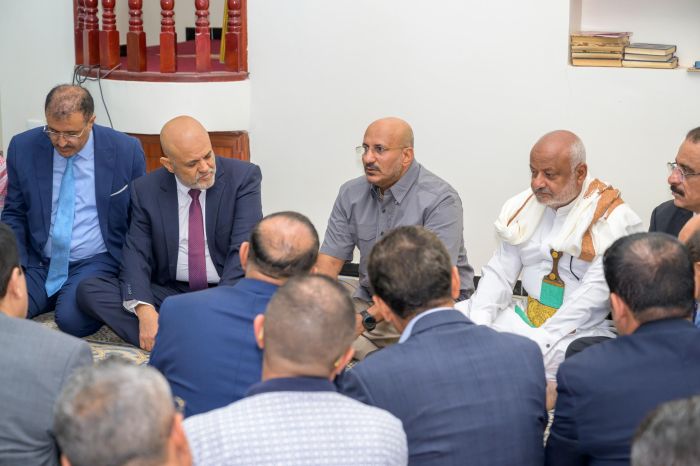 فيديو .. طارق صالح يستقبل ضيوف الثاني من ديسمبر في مدينة المخا ويدعو إلى إحياء روح المقاومة