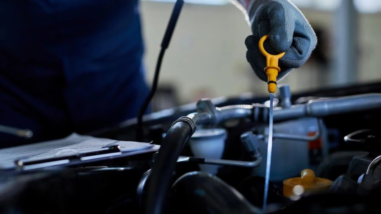 How To Check Your Car Engine Oil