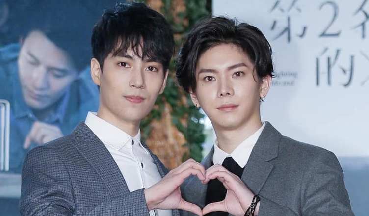 Sam Lin and YU Interlock Hands while Struggling to Answer Compatibility Questions about Each Other