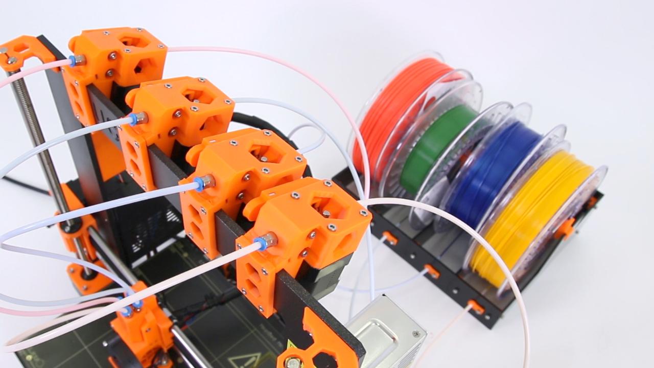'theta' 3d printer uses 10 motors to allow 4 extruders to print