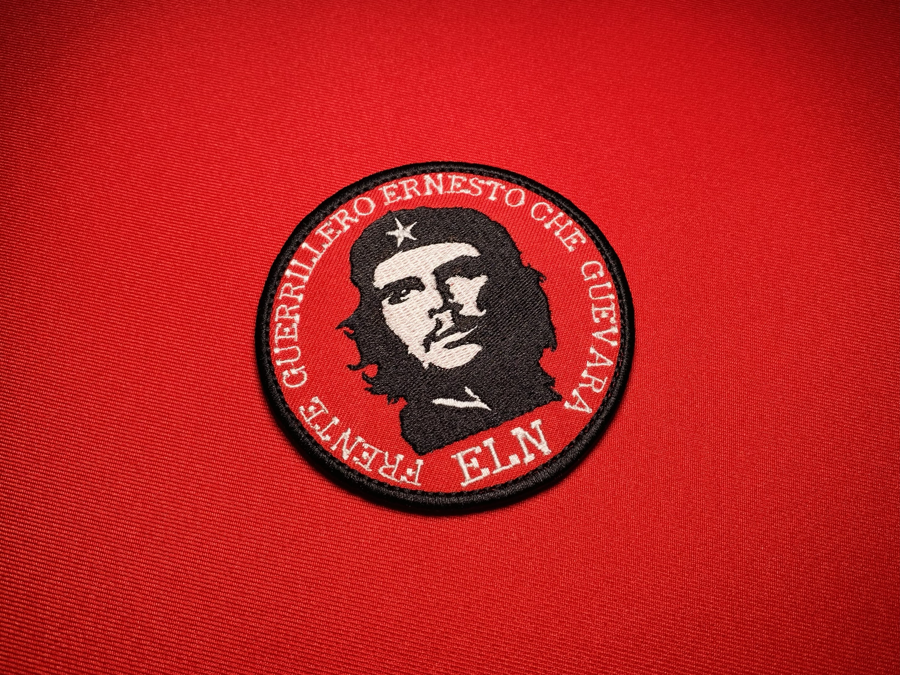 Embroidered 3.5-inch reproduction patch of the ELN Frente Guerrillero Ernesto Che Guevara featuring Che Guevara’s portrait on a red circular background.