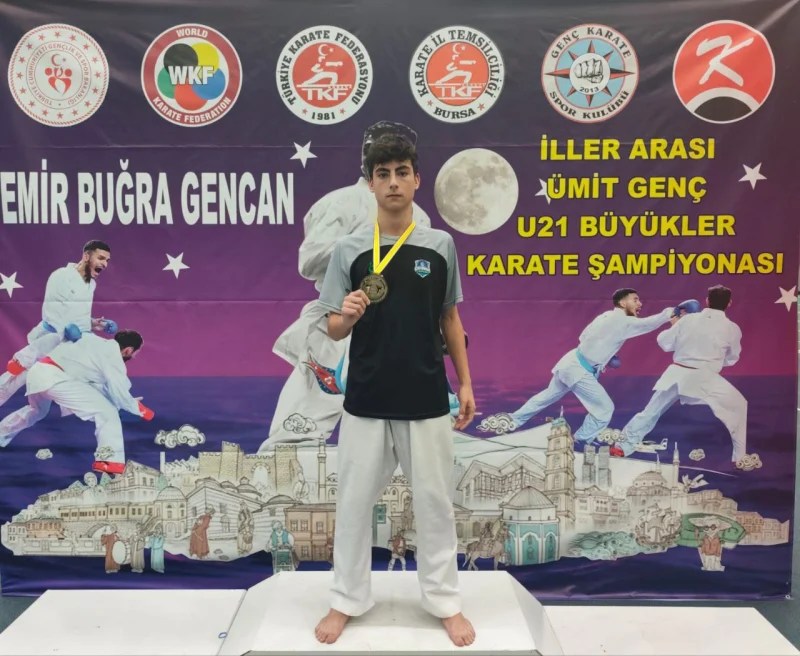 Karate turnuvasında üç madalya ile büyük sevinç