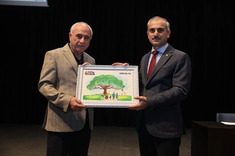 Nurullah Genç, Çayırova Kitap Günleri’nde okurlarıyla buluştu!