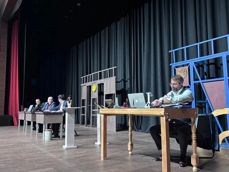 Başiskele’de ‘Kırık Ayna’ Tiyatroseverlerle Buluştu!