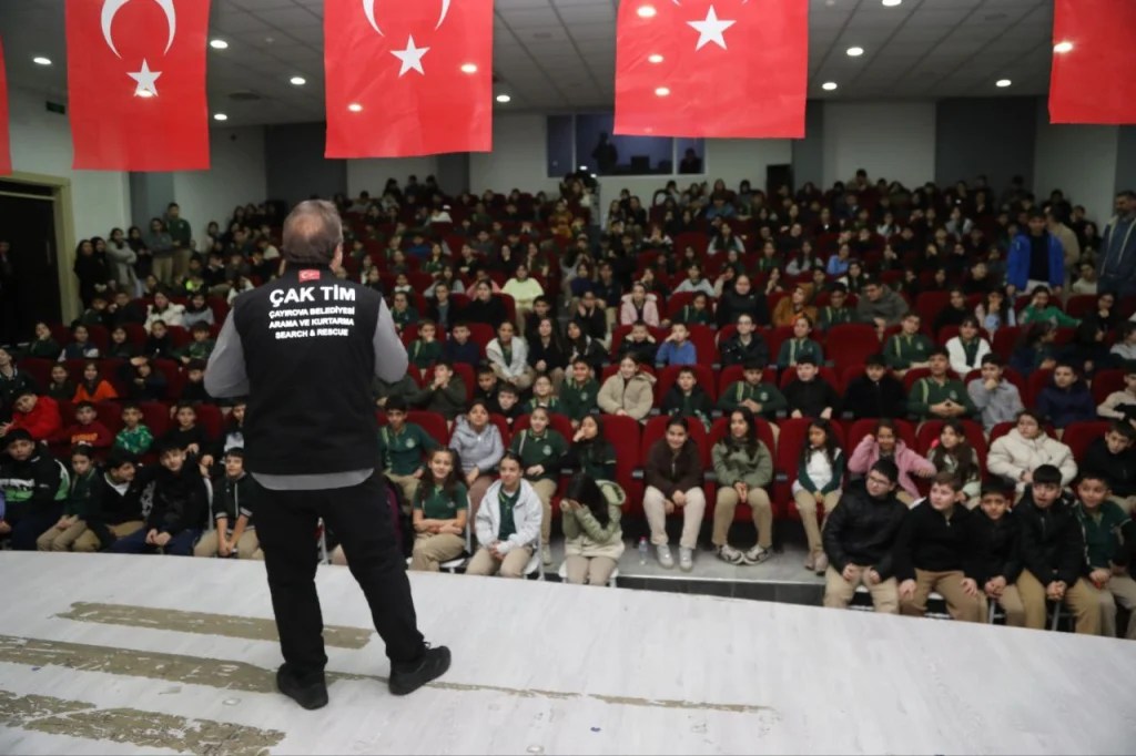 Afet farkındalığı için okullarda eğitim sürüyor