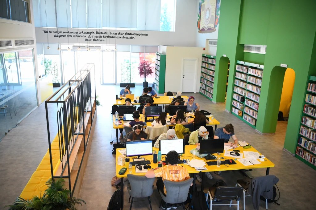 Çayırova’da kitap kahveler 7/24 açık!