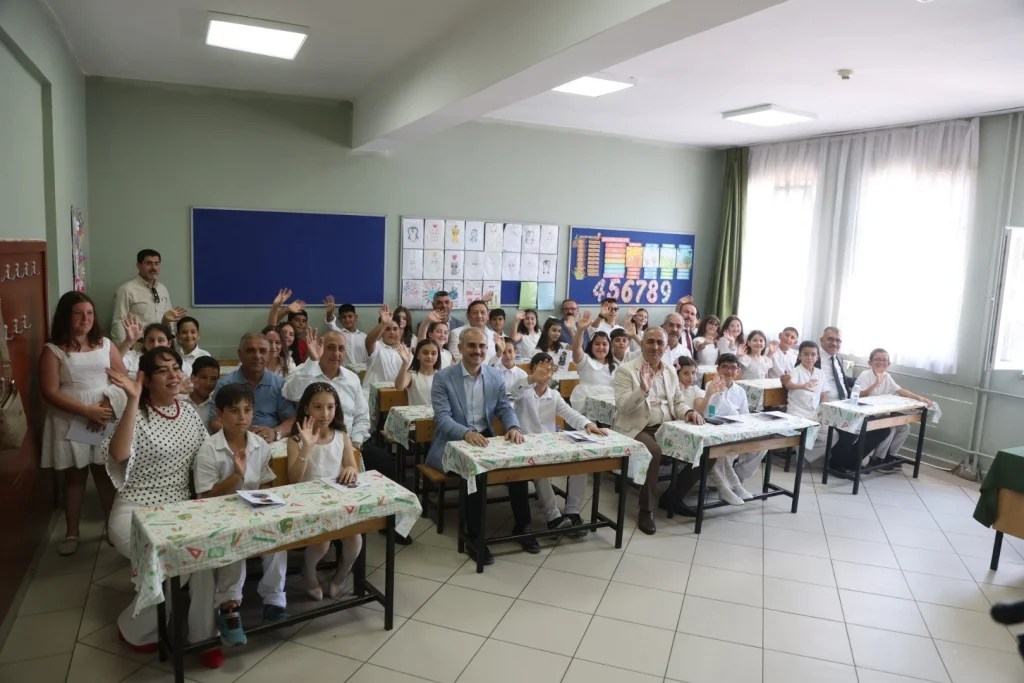 Çayırova’da karne coşkusu yaşandı