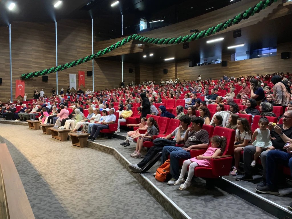 Çayırova’da 80’ler 90’lar konseri ilgi gördü