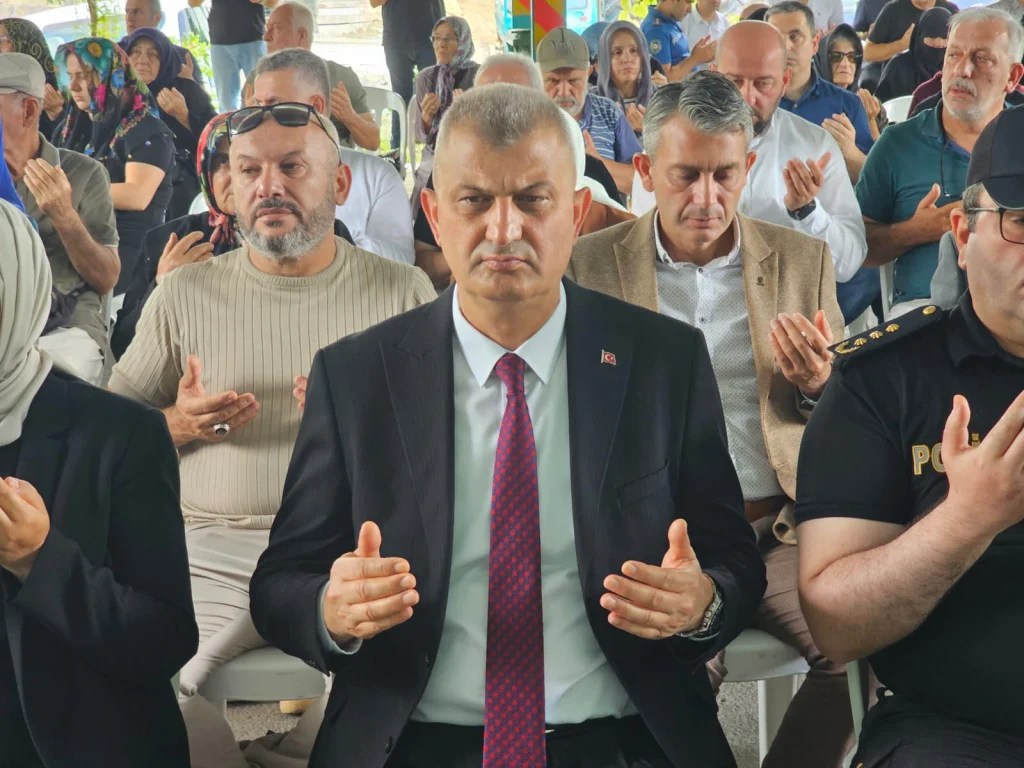 Deprem şehitleri dualarla anıldı!