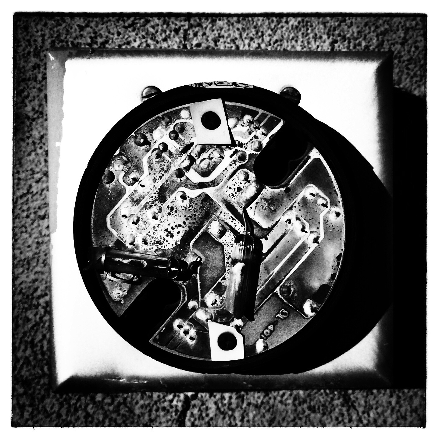 Past Thermostat, B&W