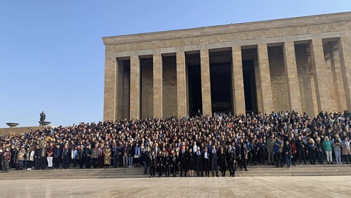 'Çağdaş gençler' Anıtkabir'de