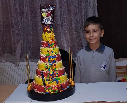 Yusuf’un 9 katlı pasta hayali gerçek oldu