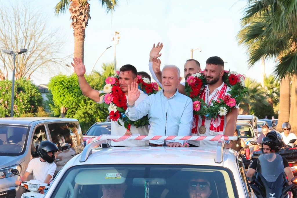 Kırkpınar kahramanlarına coşkulu karşılama!