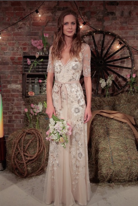 Nel nostro atelier puoi trovare abiti da sposa di qualsiasi taglia, abbiamo una sartoria interna per personalizzare il tuo abito da sposa e renderlo visita il nostro atelier. Sposa Over 50 4ladyfiftyfifty