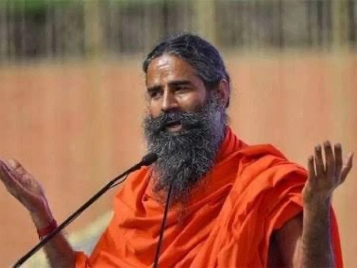 Yoga Guru रामदेव के खिलाफ FIR रोकने की याचिका दायर